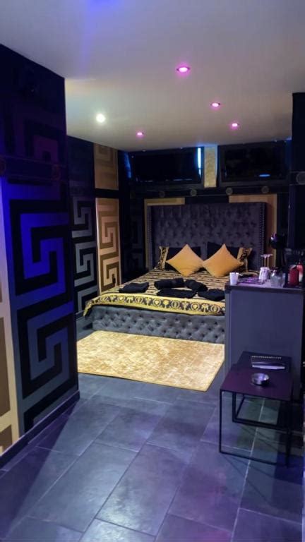 Versace room (Grenoble) – oppdaterte priser for 2023.